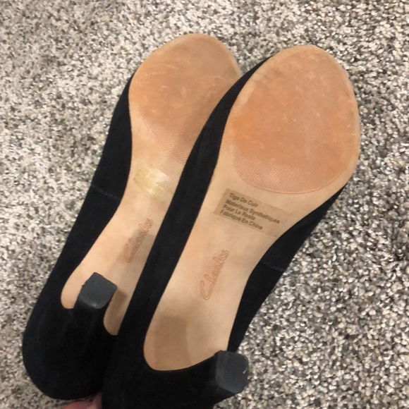 Clarks Artisan Style Suede Black Heels Size 6.5 EUC - Picture 4 of 4